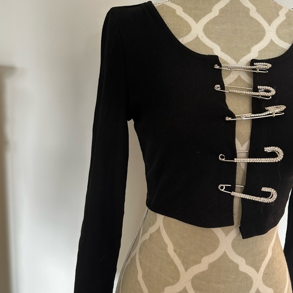 Black rhinestone safety pin silver detail crop top - Picture 2 of 4